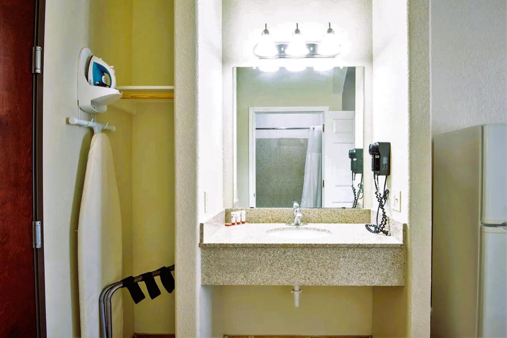 Oyo Townhouse Clute Lake Jackson Εξωτερικό φωτογραφία